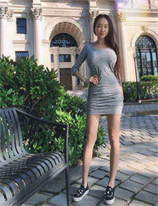 《校园激情-巨乳旋风》