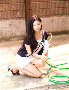 《80岁色老头OLDMANVIDEOS-美丽的水蜜桃春潮》