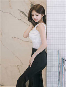 《摸布女也有春天-亚洲精品久久久久久久爆乳电影》